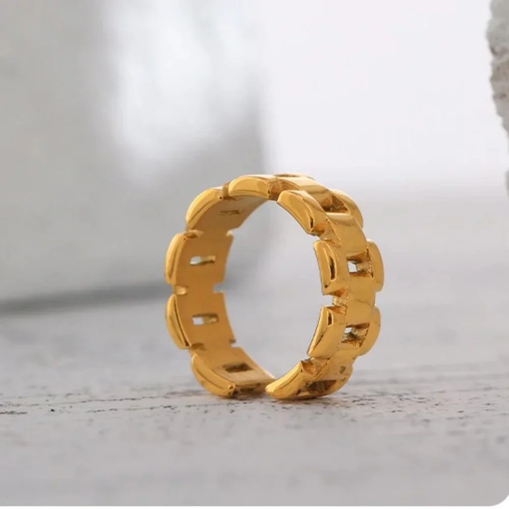 NEW 18K Gold Plated Link Chain Ring